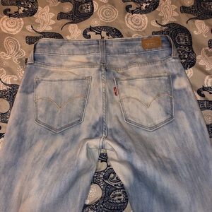 Levi Slim Straight Jeans